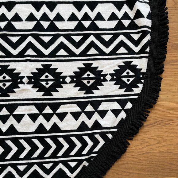 NWOT Round Beach Towel 60" Black & White Cotton with Fringe Made in Turk… - Picture 2 of 3